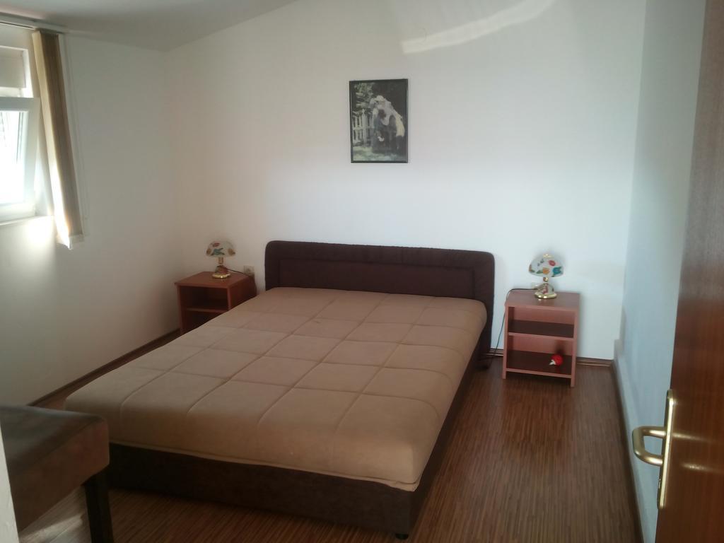 Apartmani Kapitanovic Biograd Na Moru Exterior foto